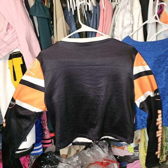 A jacket - Picture 2 of 3